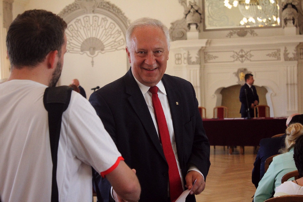 Rada miejska wręczyła tytuł, nagrody i odznaczenia

