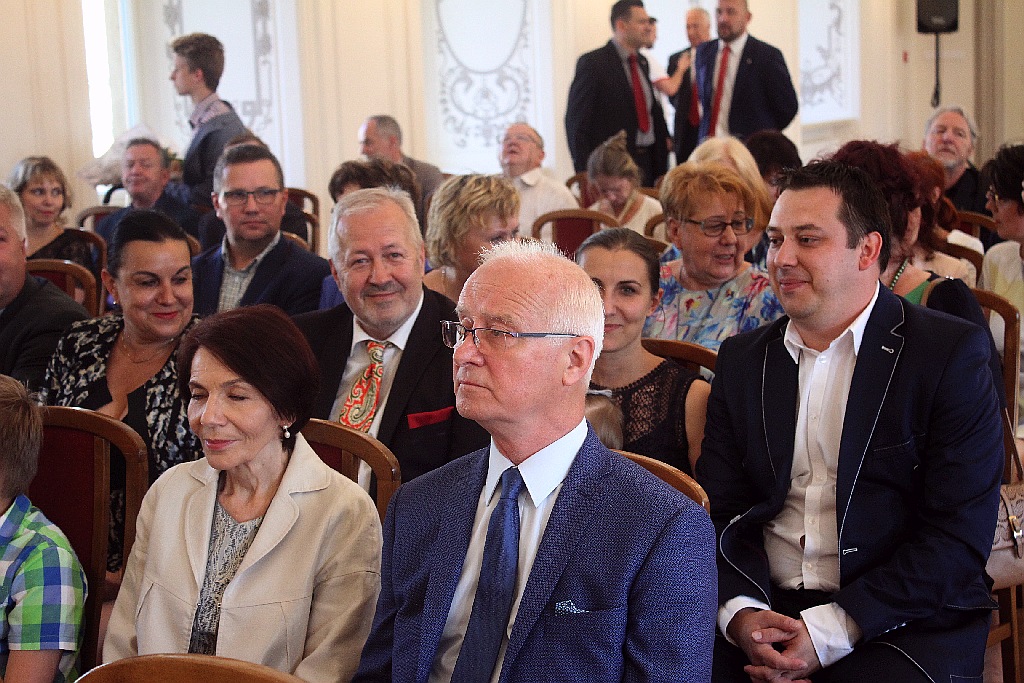 Rada miejska wręczyła tytuł, nagrody i odznaczenia
