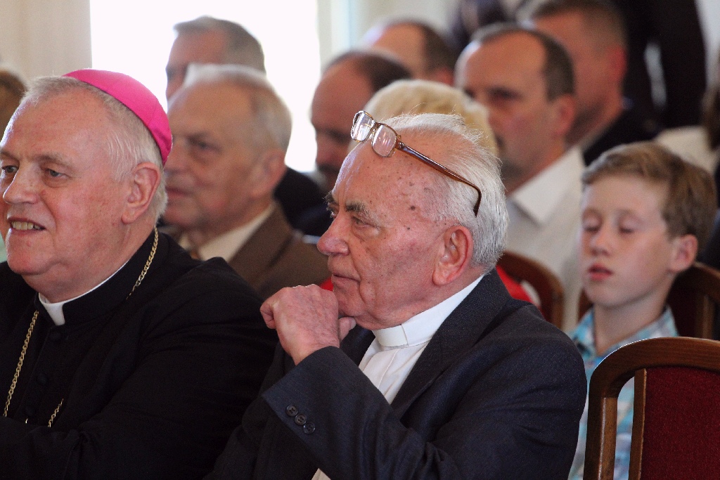 Rada miejska wręczyła tytuł, nagrody i odznaczenia
