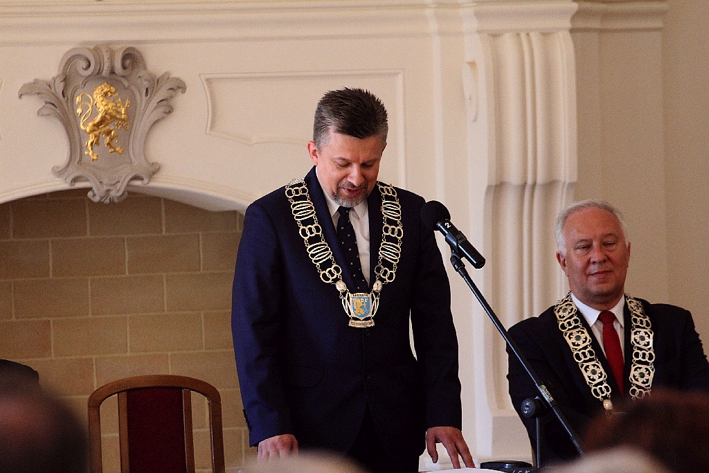 Rada miejska wręczyła tytuł, nagrody i odznaczenia
