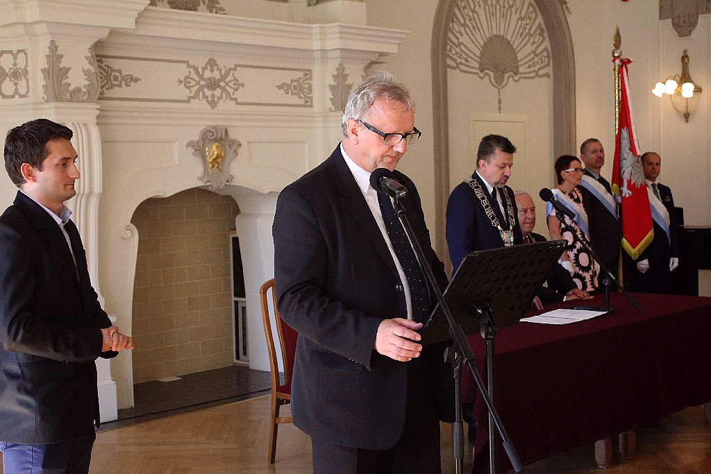 Rada miejska wręczyła tytuł, nagrody i odznaczenia
