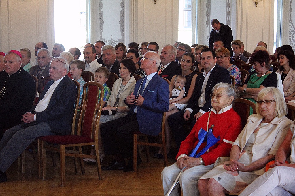 Rada miejska wręczyła tytuł, nagrody i odznaczenia
