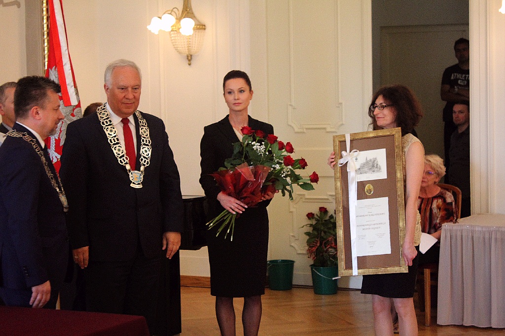 Rada miejska wręczyła tytuł, nagrody i odznaczenia
