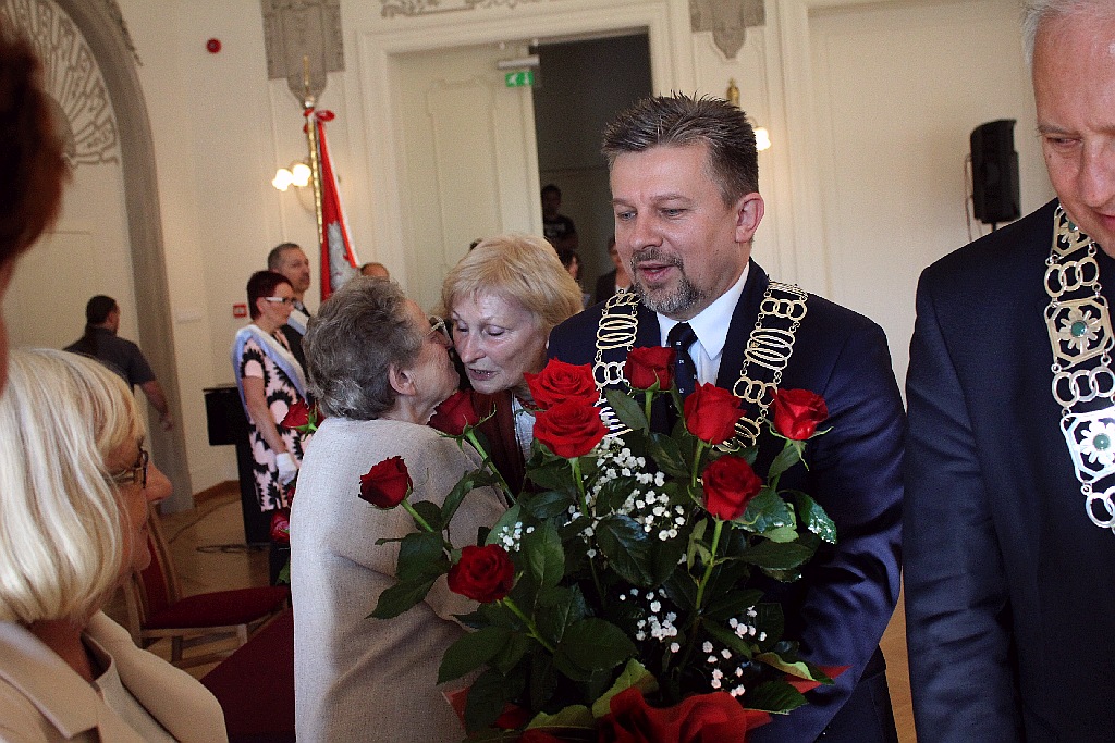 Rada miejska wręczyła tytuł, nagrody i odznaczenia
