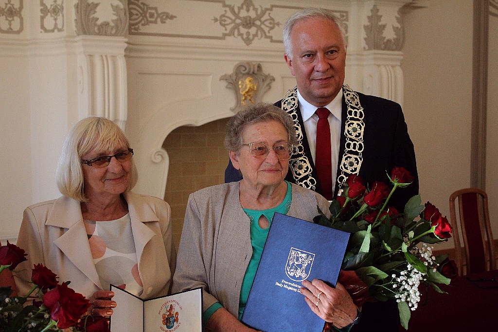 Rada miejska wręczyła tytuł, nagrody i odznaczenia
