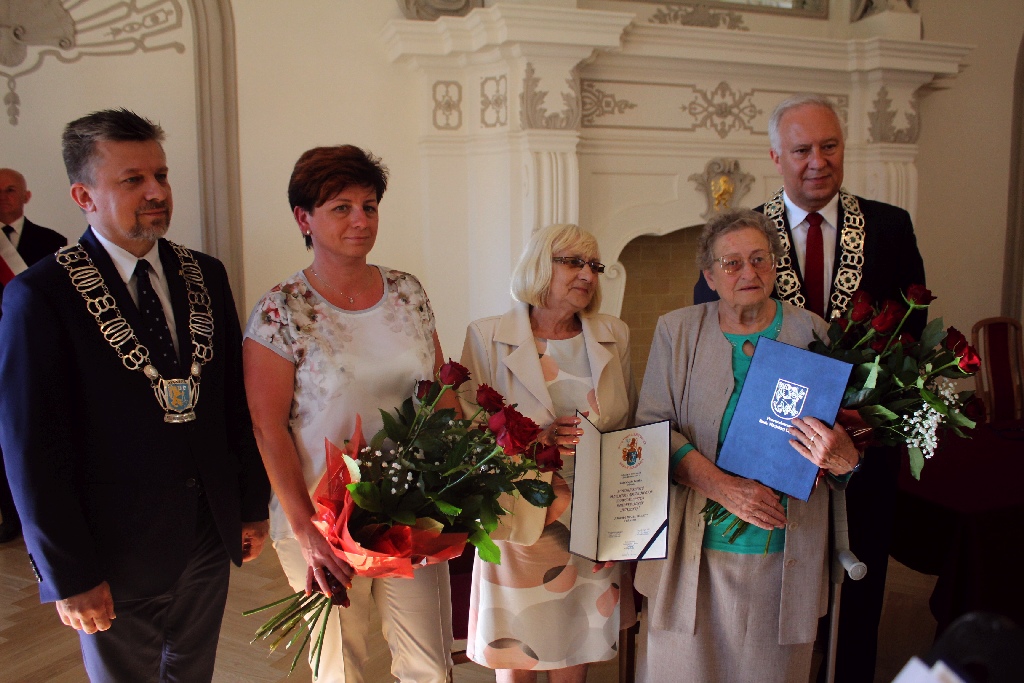 Rada miejska wręczyła tytuł, nagrody i odznaczenia
