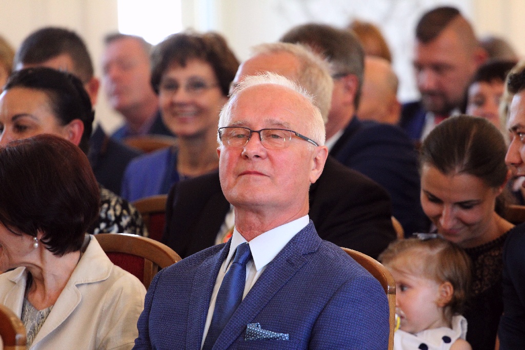 Rada miejska wręczyła tytuł, nagrody i odznaczenia
