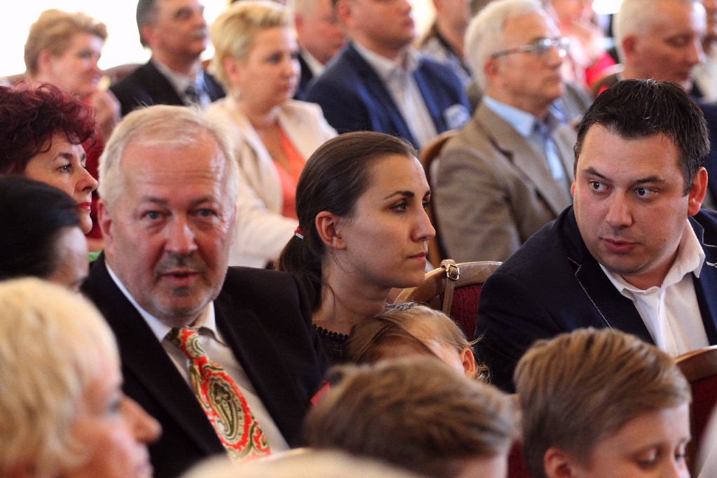 Rada miejska wręczyła tytuł, nagrody i odznaczenia
