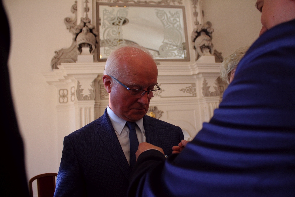 Rada miejska wręczyła tytuł, nagrody i odznaczenia
