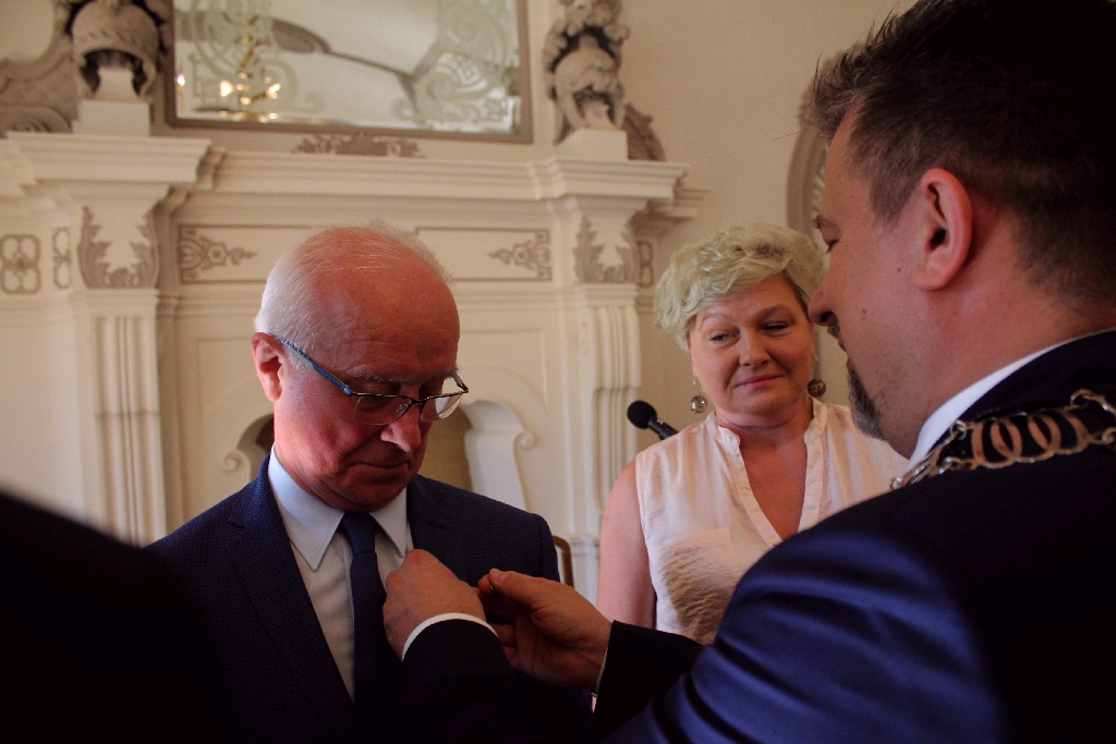 Rada miejska wręczyła tytuł, nagrody i odznaczenia
