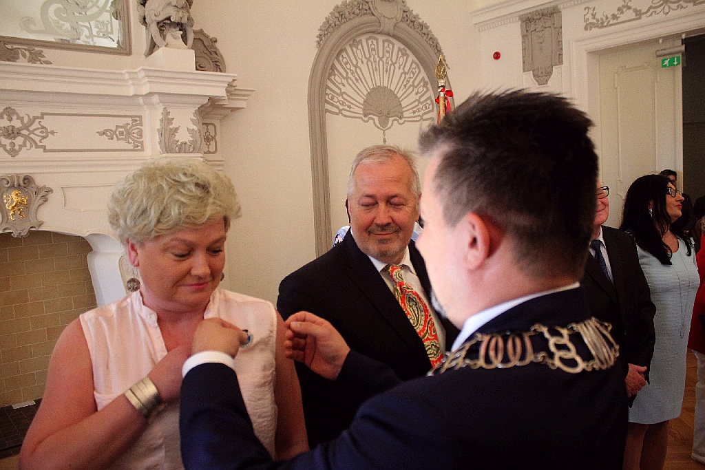 Rada miejska wręczyła tytuł, nagrody i odznaczenia
