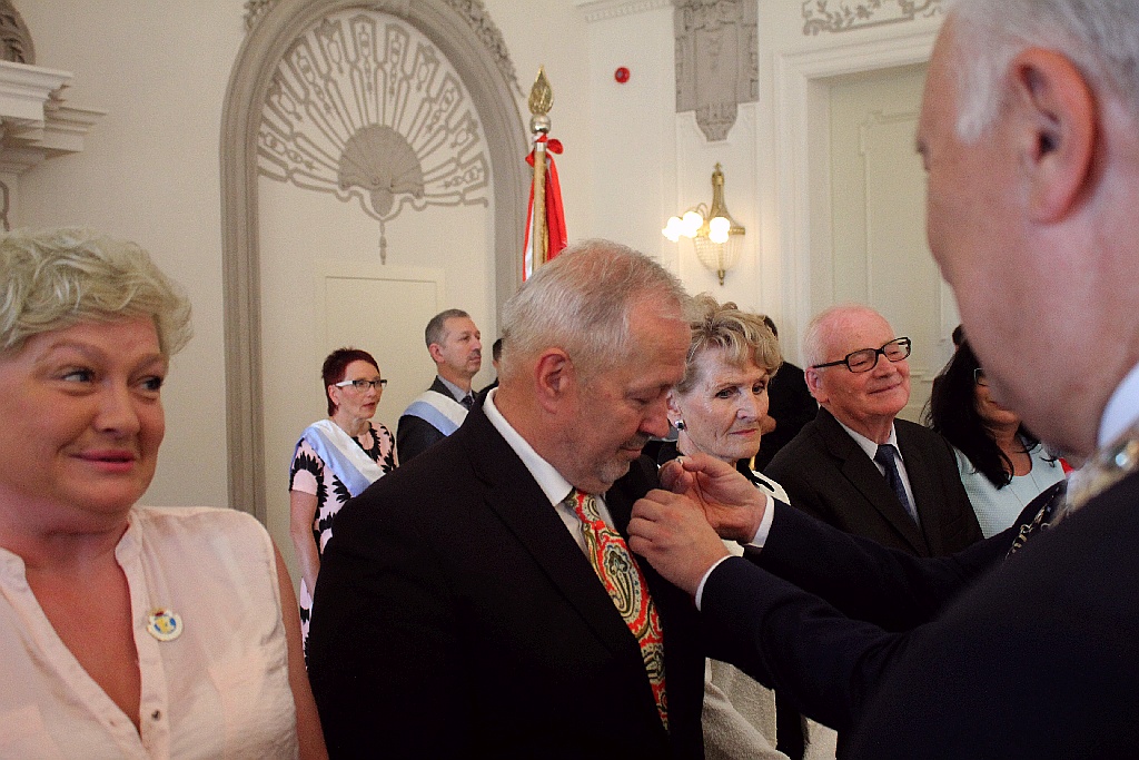 Rada miejska wręczyła tytuł, nagrody i odznaczenia
