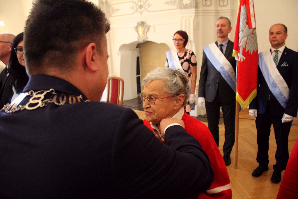 Rada miejska wręczyła tytuł, nagrody i odznaczenia
