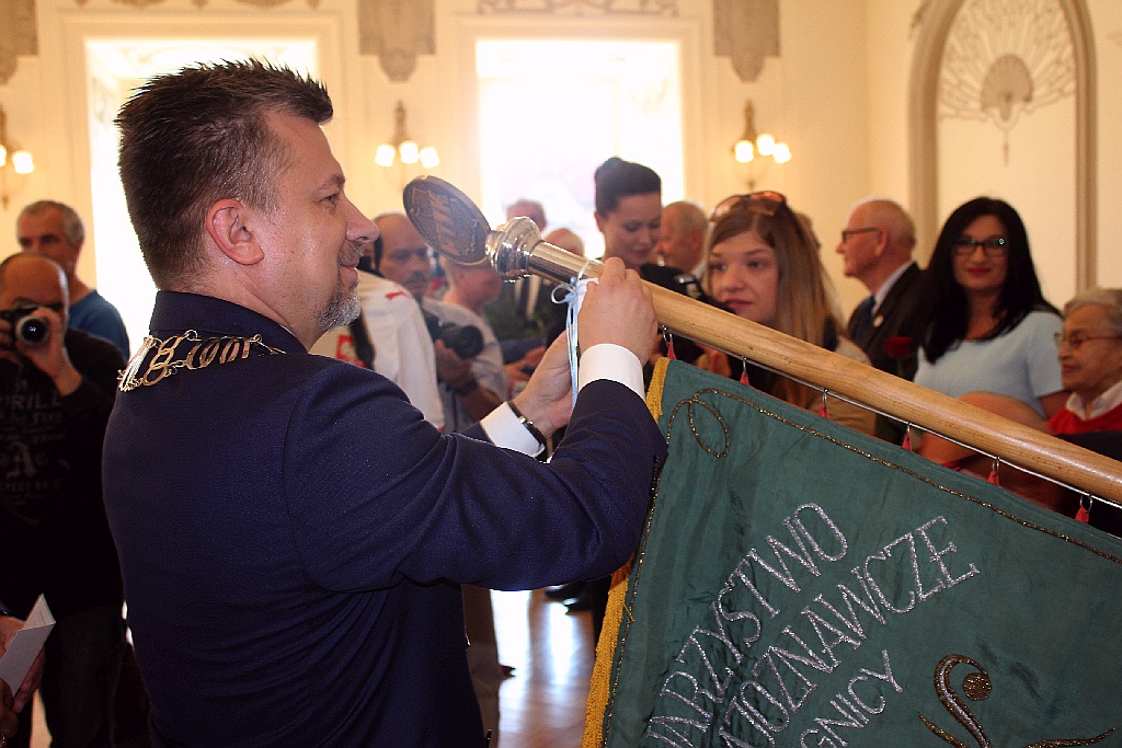 Rada miejska wręczyła tytuł, nagrody i odznaczenia
