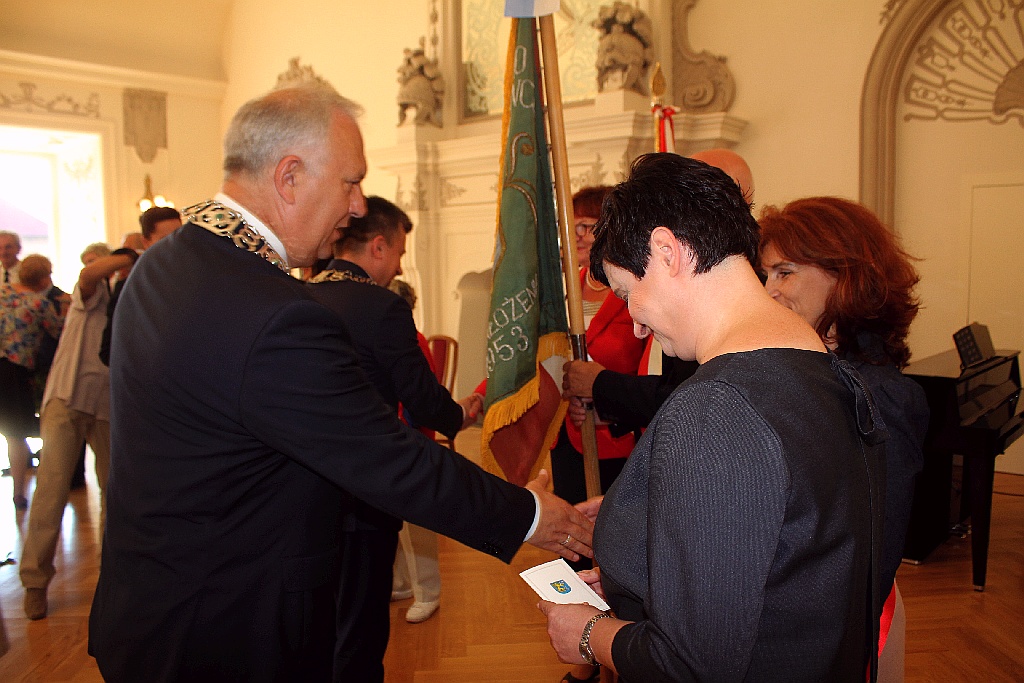 Rada miejska wręczyła tytuł, nagrody i odznaczenia
