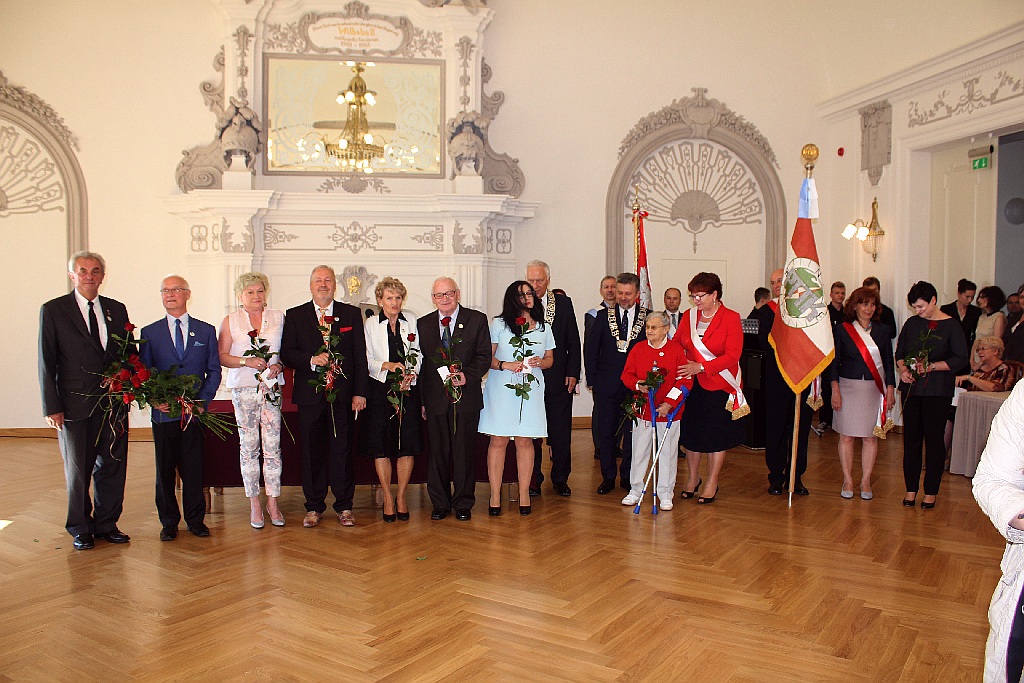 Rada miejska wręczyła tytuł, nagrody i odznaczenia
