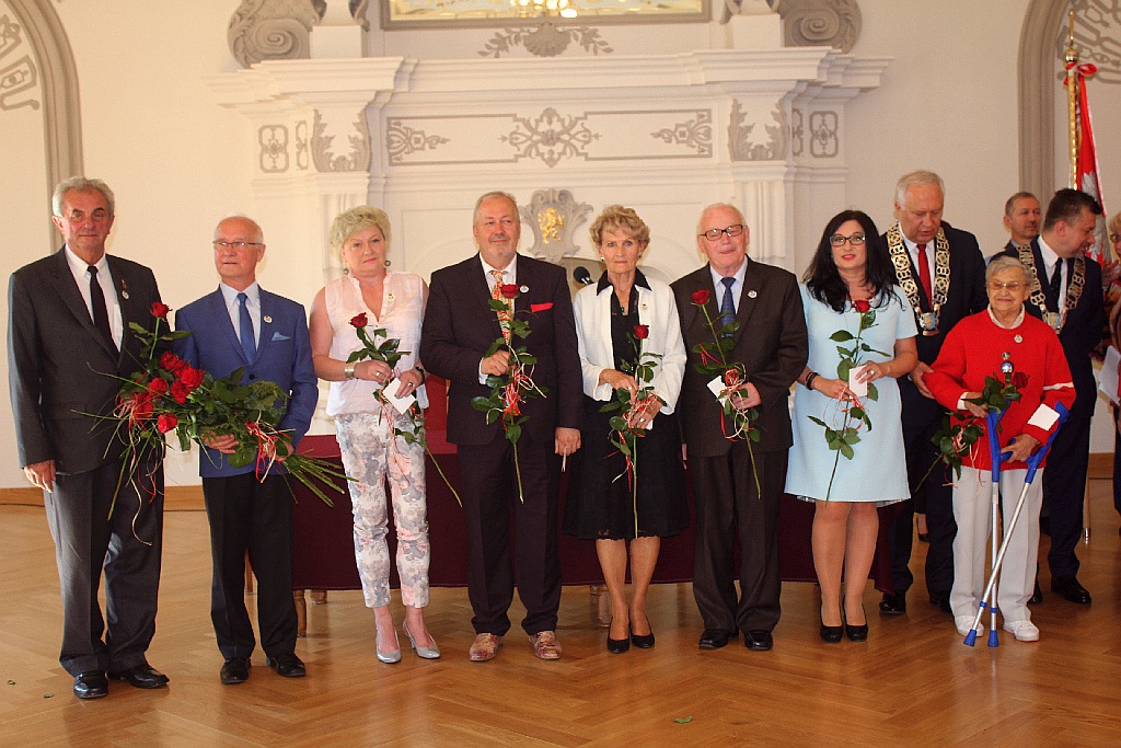 Rada miejska wręczyła tytuł, nagrody i odznaczenia
