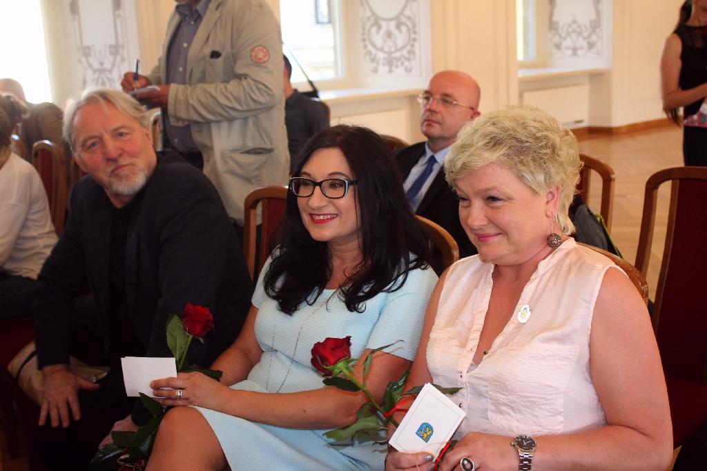 Rada miejska wręczyła tytuł, nagrody i odznaczenia
