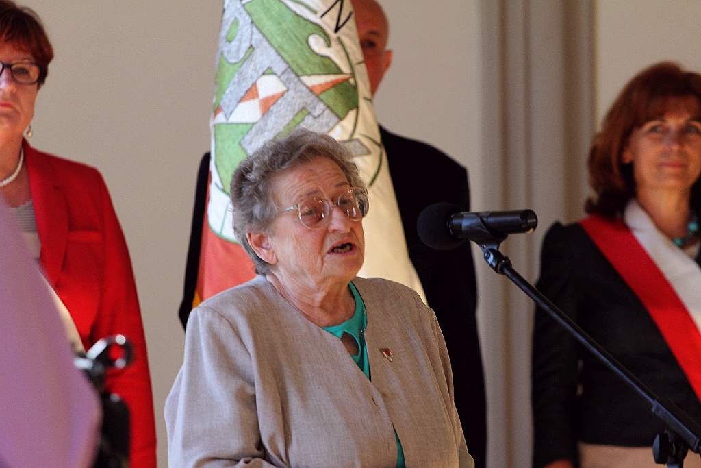 Rada miejska wręczyła tytuł, nagrody i odznaczenia
