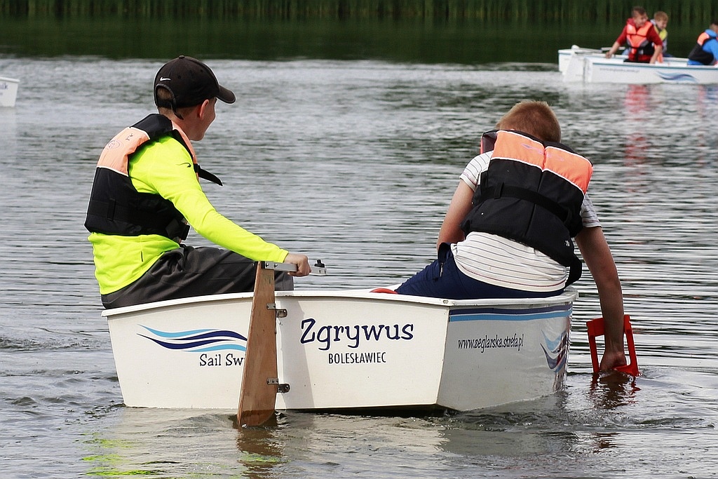 Miłkowickie dzieci uczyły się żeglarstwa nad jeziorem Tatarak