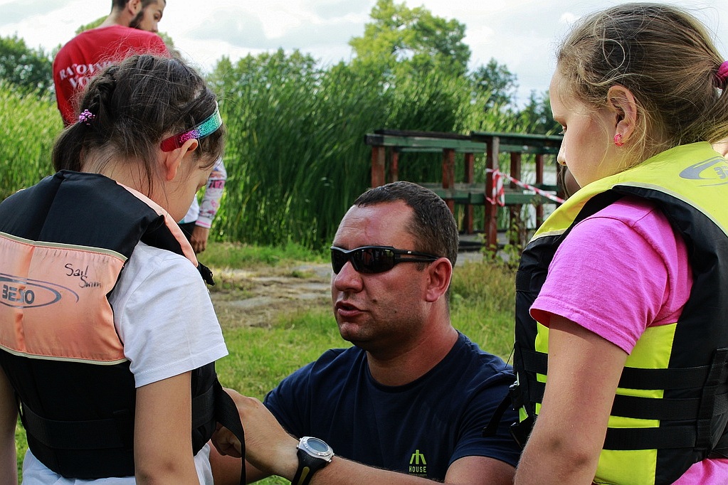 Miłkowickie dzieci uczyły się żeglarstwa nad jeziorem Tatarak