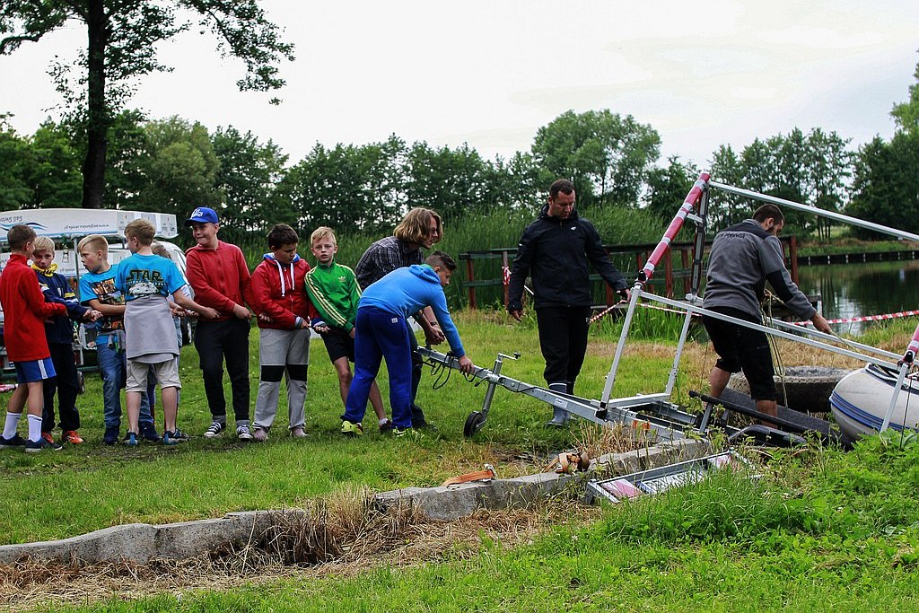 Miłkowickie dzieci uczyły się żeglarstwa nad jeziorem Tatarak