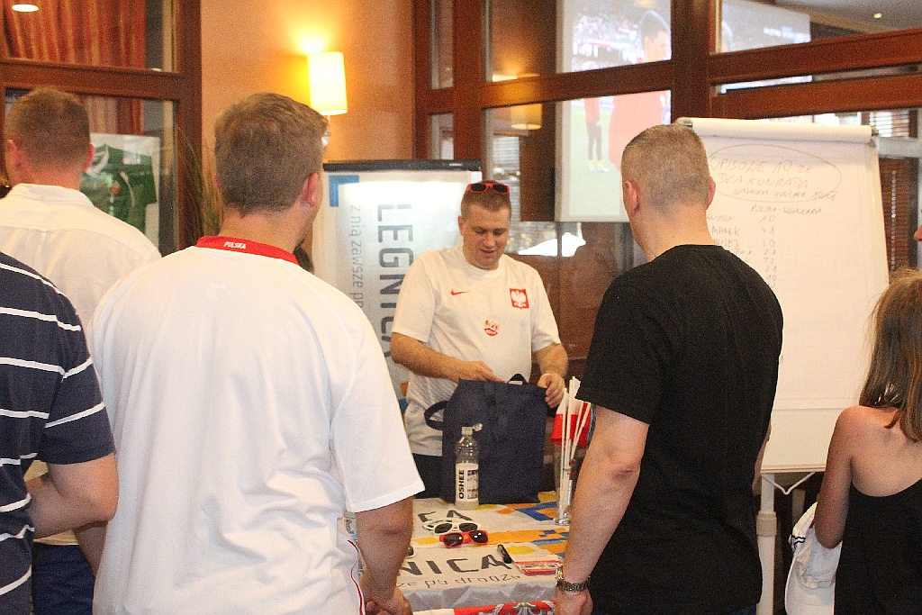 Zobaczcie jak legniczanie kibicowali Polsce w Irish Pub