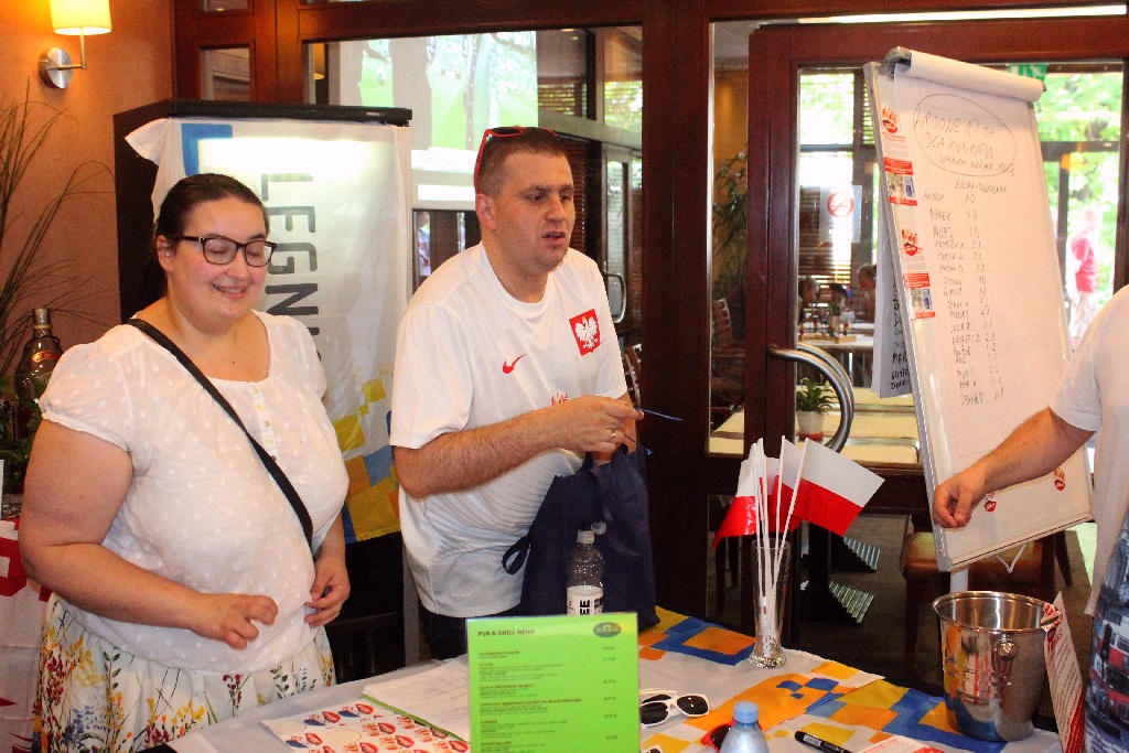 Zobaczcie jak legniczanie kibicowali Polsce w Irish Pub