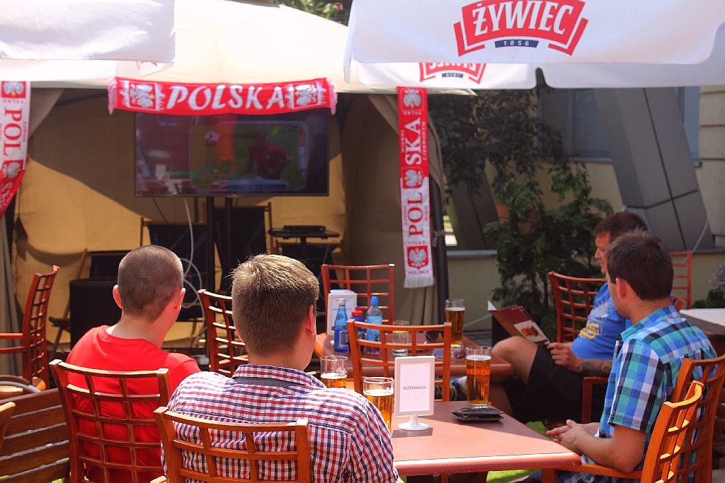 Zobaczcie jak legniczanie kibicowali Polsce w Irish Pub