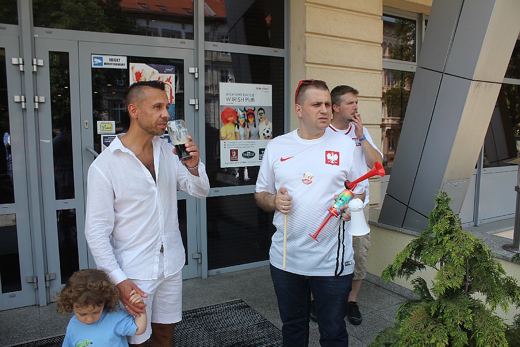 Zobaczcie jak legniczanie kibicowali Polsce w Irish Pub