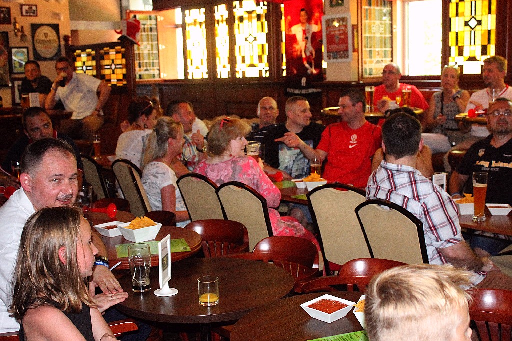 Zobaczcie jak legniczanie kibicowali Polsce w Irish Pub