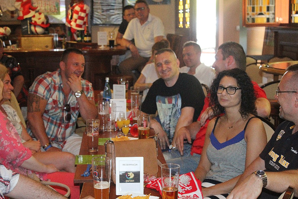 Zobaczcie jak legniczanie kibicowali Polsce w Irish Pub