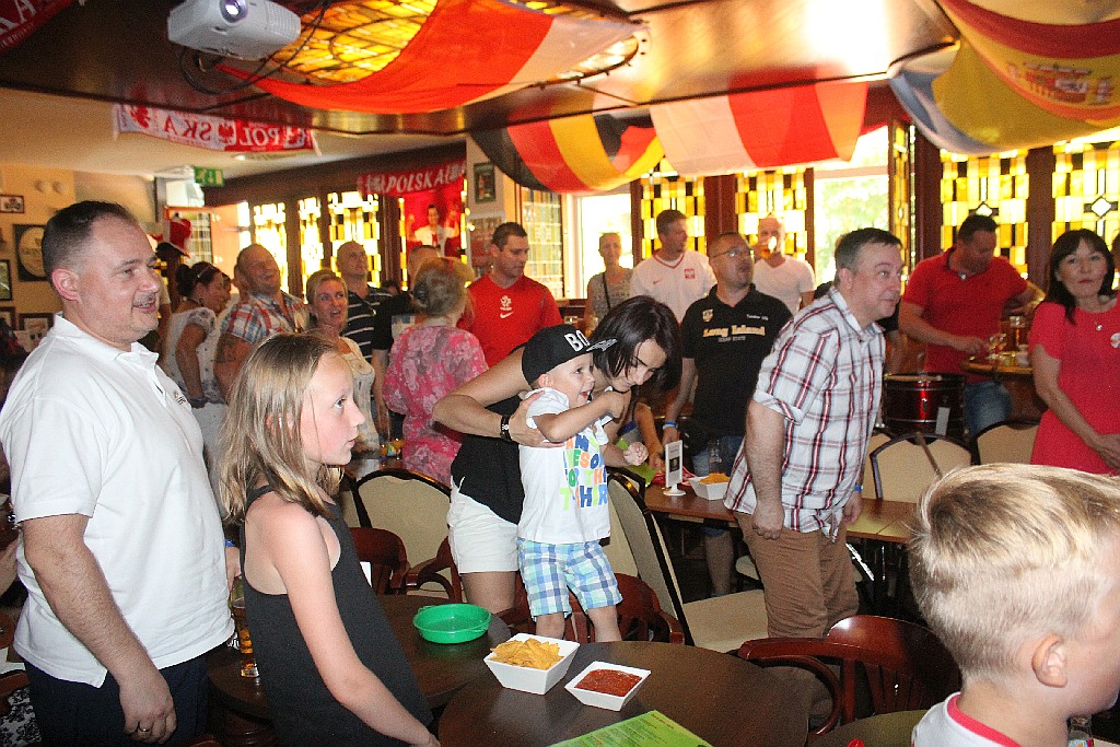 Zobaczcie jak legniczanie kibicowali Polsce w Irish Pub