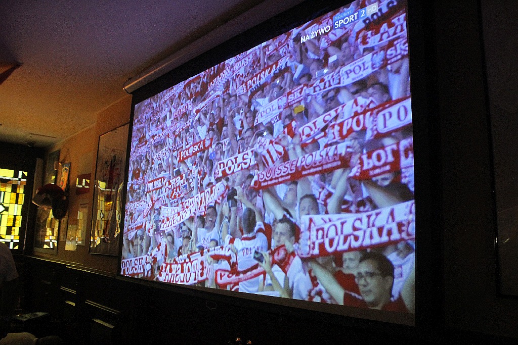 Zobaczcie jak legniczanie kibicowali Polsce w Irish Pub