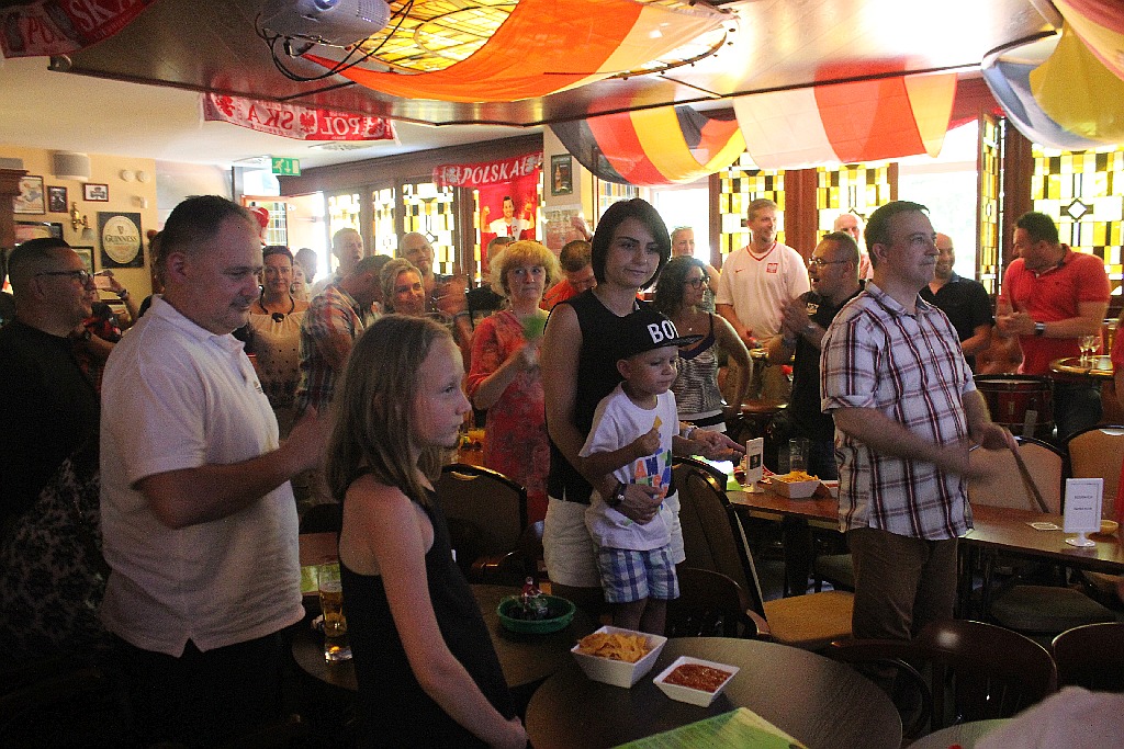 Zobaczcie jak legniczanie kibicowali Polsce w Irish Pub