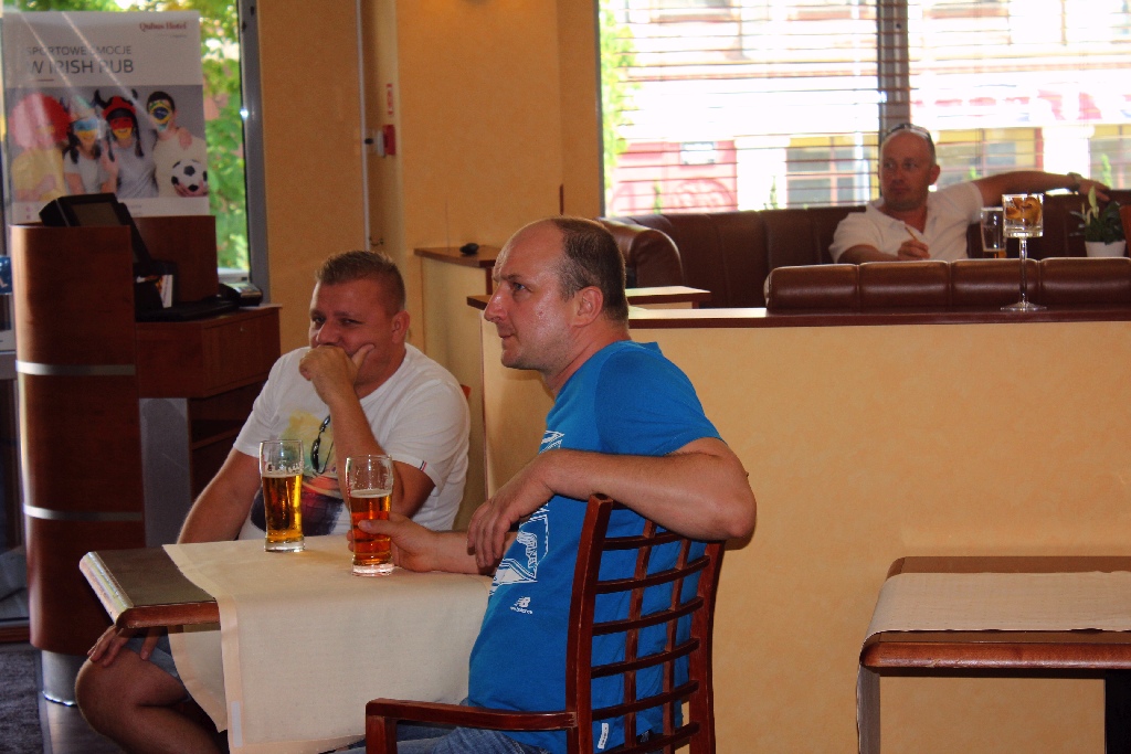 Zobaczcie jak legniczanie kibicowali Polsce w Irish Pub