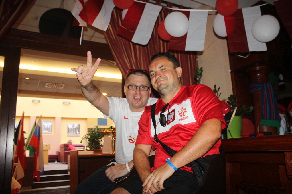 Zobaczcie jak legniczanie kibicowali Polsce w Irish Pub