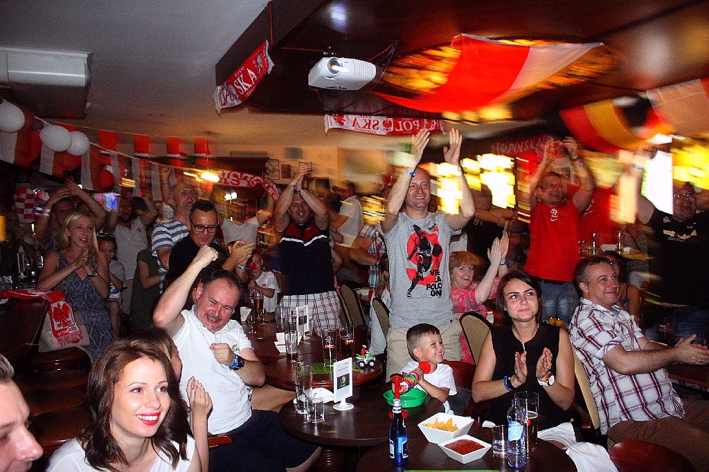 Zobaczcie jak legniczanie kibicowali Polsce w Irish Pub