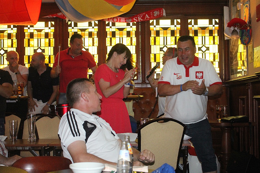 Zobaczcie jak legniczanie kibicowali Polsce w Irish Pub