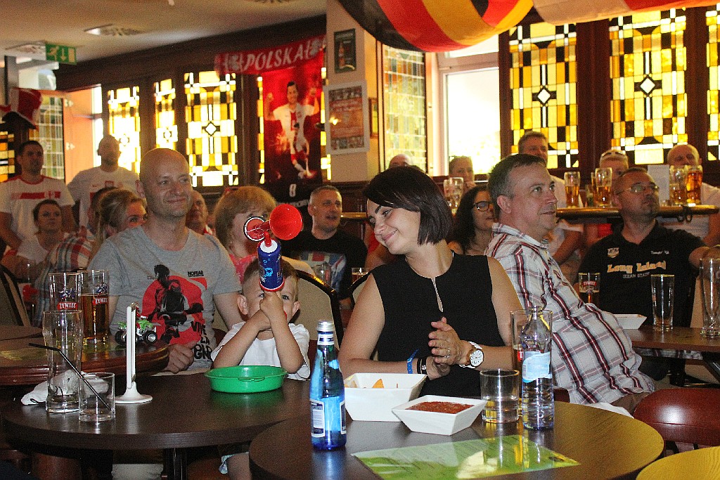 Zobaczcie jak legniczanie kibicowali Polsce w Irish Pub