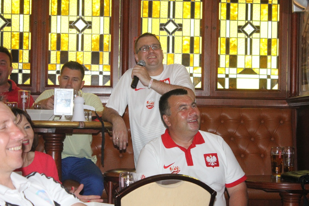 Zobaczcie jak legniczanie kibicowali Polsce w Irish Pub
