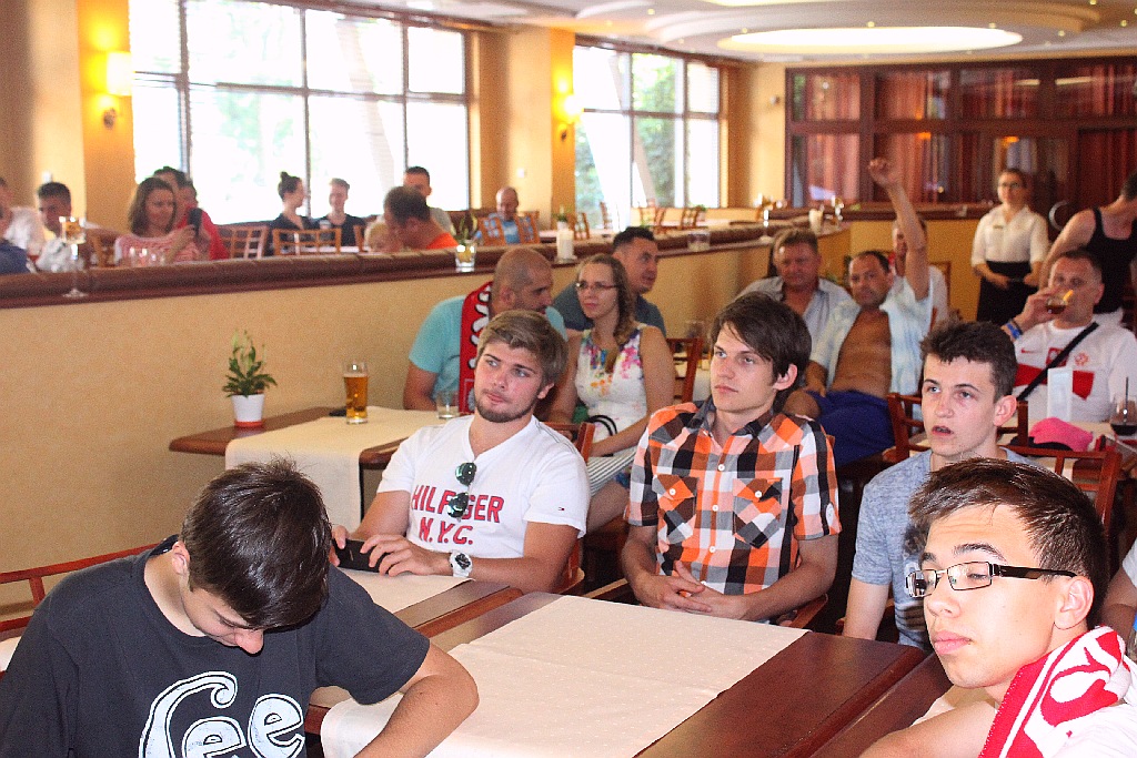 Zobaczcie jak legniczanie kibicowali Polsce w Irish Pub