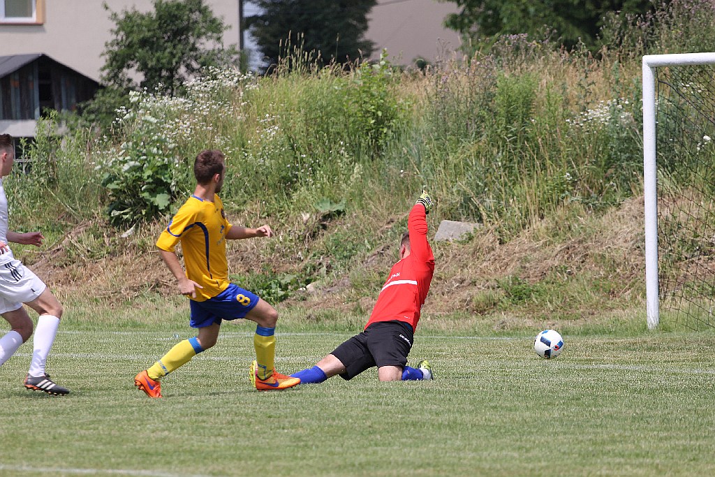 Drużyna Dębu Siedliska wygrała turniej im J.Lewandowskiego.
