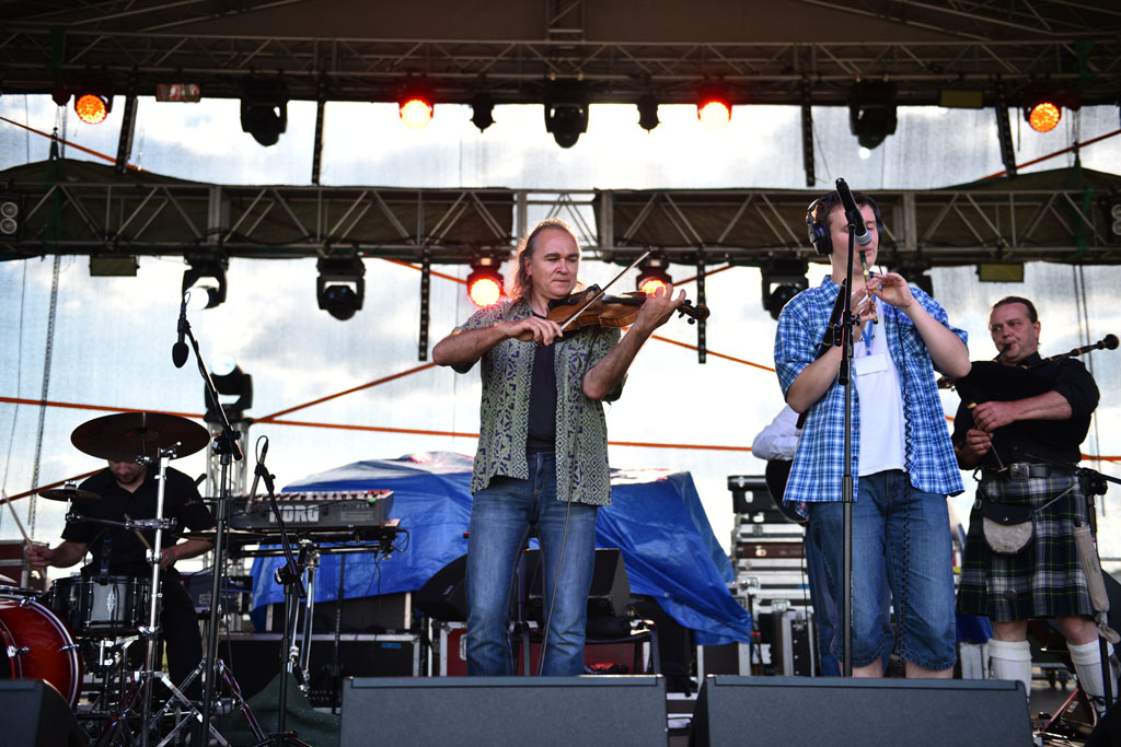Kolejny zespół na scenie. Dla legniczan gra Jig Reel Maniacs
