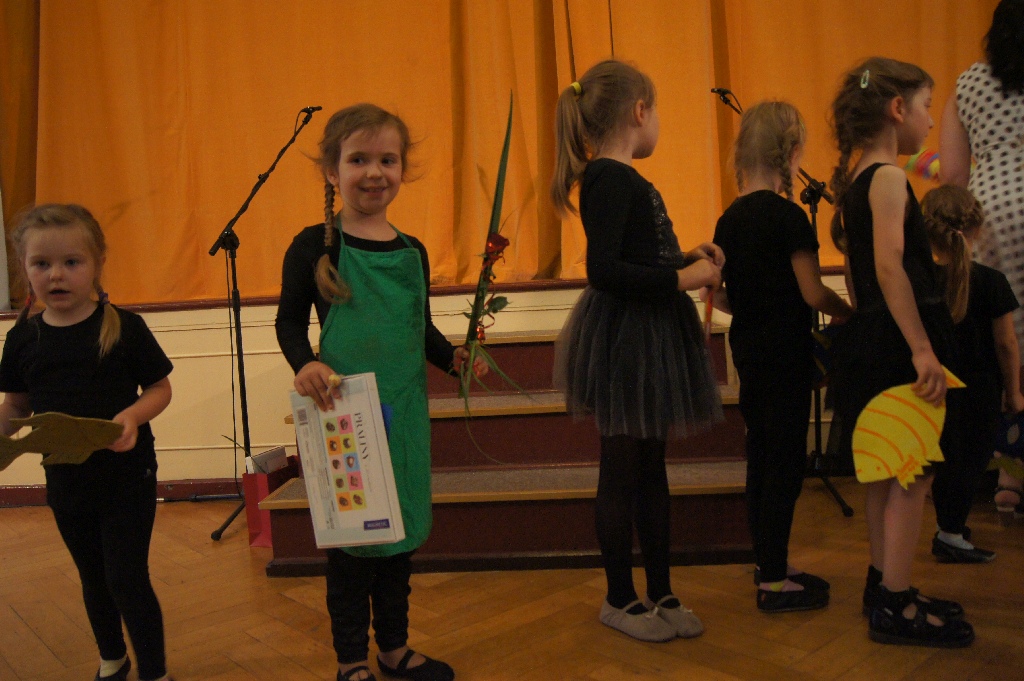 Bajka o rycerzu i złotej rybce na zakończenie roku w MCK