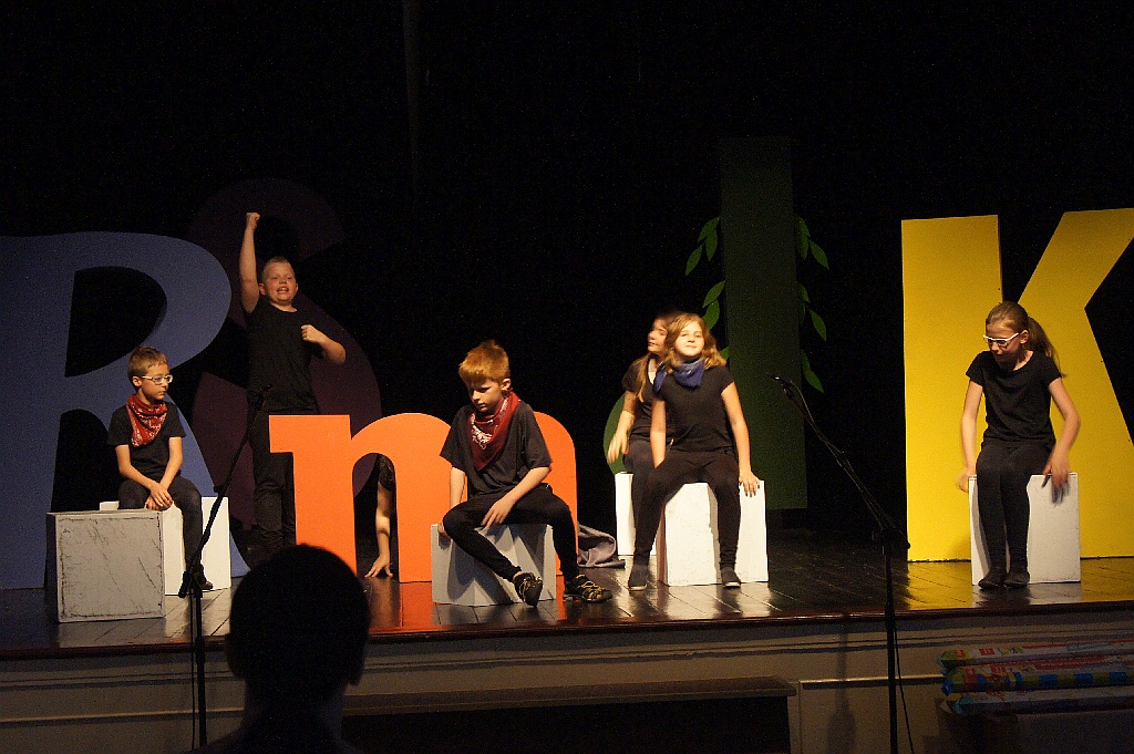 Bajka o rycerzu i złotej rybce na zakończenie roku w MCK