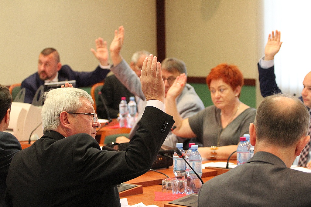 W poniedziałek miejscy radni obradowali na czerwcowej sesji