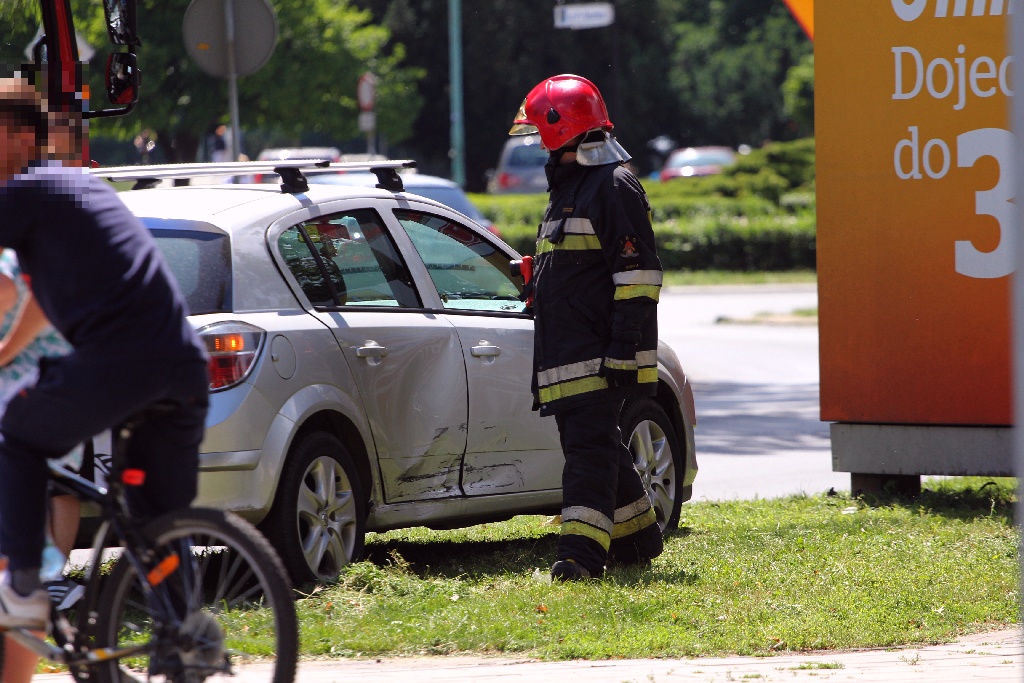 Wypadek na ulicy Skarbka. Jedna osoba odwieziona do szpitala