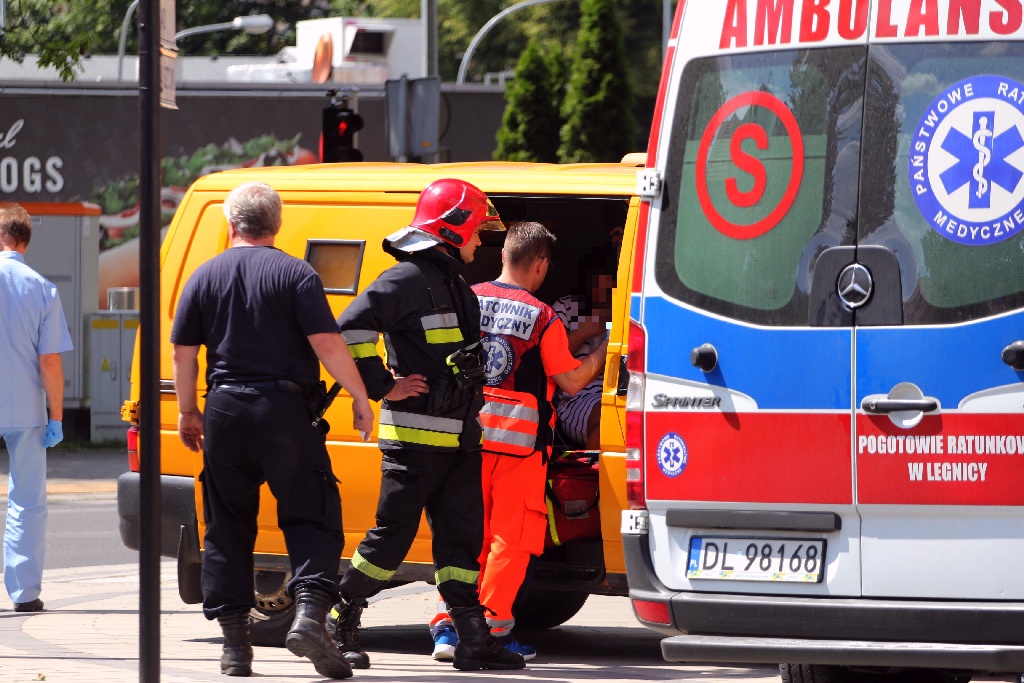 Wypadek na ulicy Skarbka. Jedna osoba odwieziona do szpitala