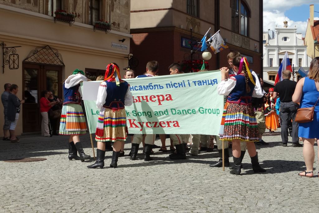 Barwny korowód folklorystyczny przeszedł przez Legnicę
